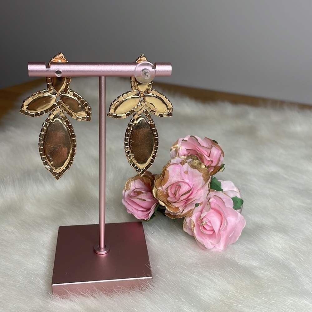 🌟SALE🌟Beautiful Champagne Crystal Earrings - Picture 4 of 8